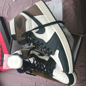 Air Jordan 1 Retro High OG 'Dark Mocha'  (Mens)